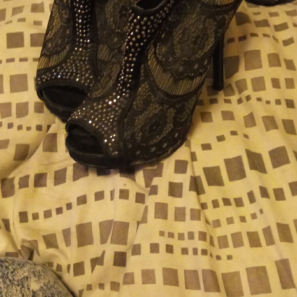 Heela - Picture 2 of 8